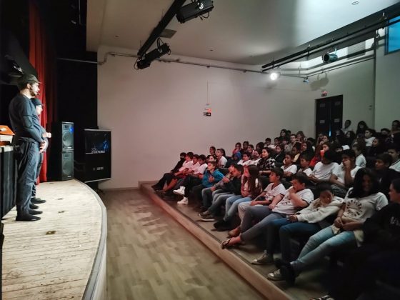 Escola no teatro em Santo Antonio da Platina