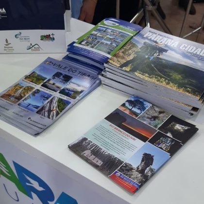 Guia Turístico Paraná Cidades é distribuído em feira de turismo no Rio Grande do Sul