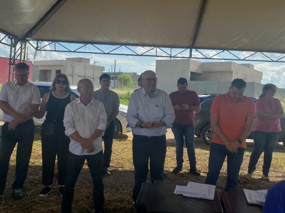 Mais 96 famílias de Carlópolis recebem título de regularização fundiária, providenciada pela prefeitura