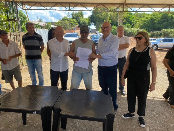 Mais 96 famílias de Carlópolis recebem título de regularização fundiária, providenciada pela prefeitura