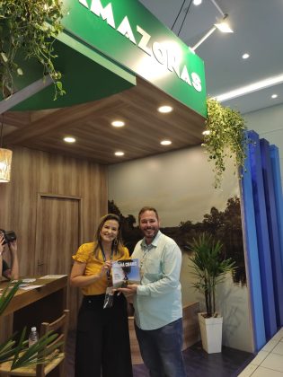 Paraná mostra potencial turístico na feira internacional em Foz do Iguaçu