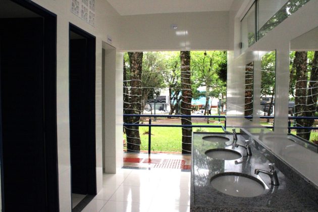 Banheiro da Praça Frei Cristóvão é reaberto após reforma pela prefeitura de Santo Antônio da Platina