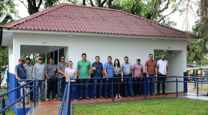 Banheiro da Praça Frei Cristóvão é reaberto após reforma pela prefeitura de Santo Antônio da Platina