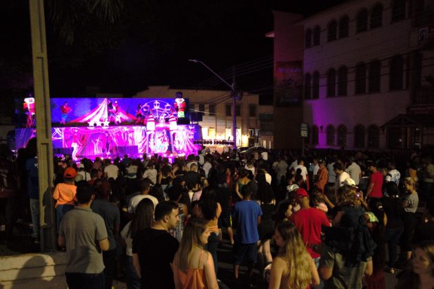 Programação de Natal é aberta com sucesso de público em Santo Antônio da Platina