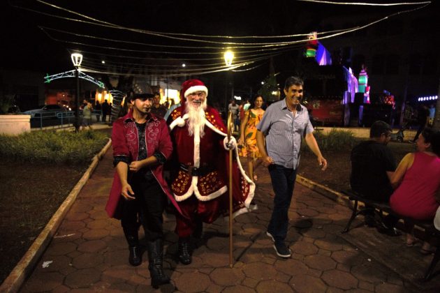 Programação de Natal é aberta com sucesso de público em Santo Antônio da Platina
