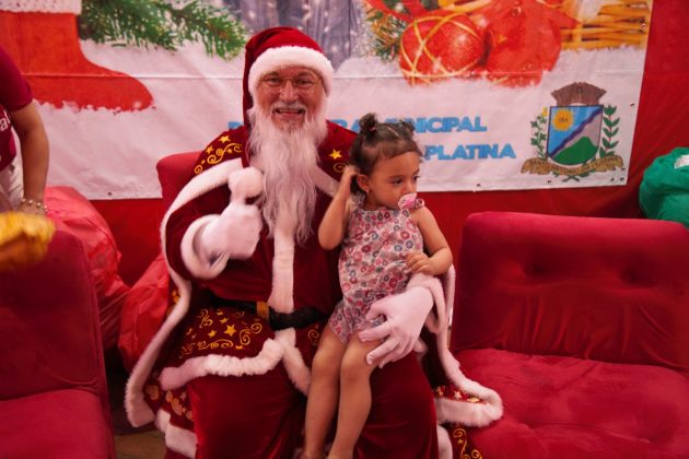 Programação de Natal é aberta com sucesso de público em Santo Antônio da Platina