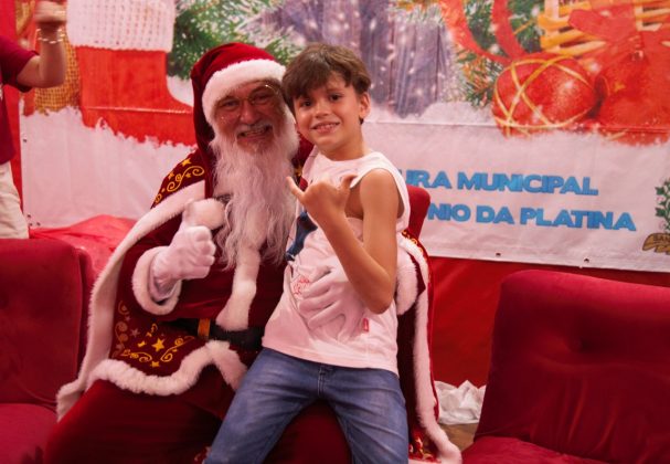 Programação de Natal é aberta com sucesso de público em Santo Antônio da Platina