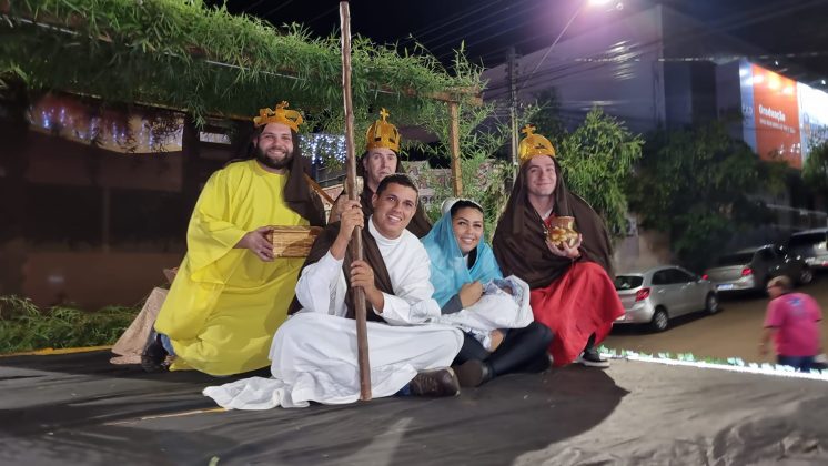 Chegada do Papai Noel encanta população assaiense