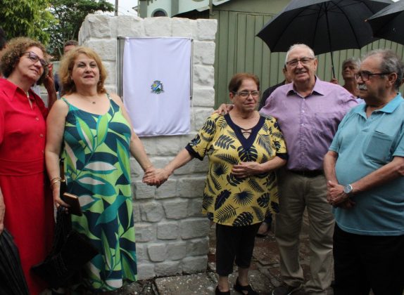 Praça da Platina é nomeada em homenagem a professora Albertina França