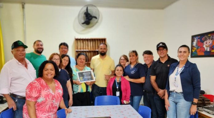 Secretário da Educação do Paraná visita escolas em Sertaneja e no Paranagi
