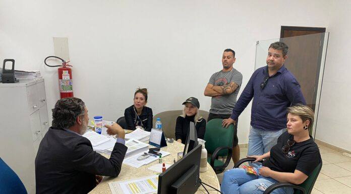 Prefeitura de Santo Antônio Platina recebe manifestantes do comércio noturno