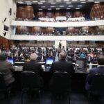 Sessão Solene na Assembleia Legislativa condecora personalidades empreendedoras do Paraná Créditos: Valdir Amaral/Alep