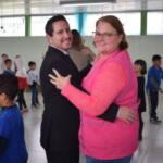 Baile da Cinderela encanta crianças em releitura de clássico infantil