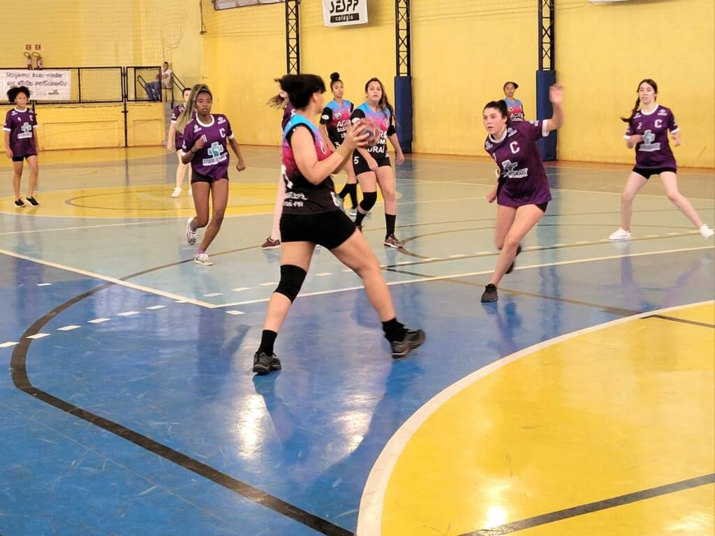 Handebol define classificados para a fase final