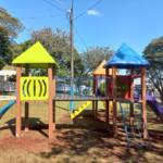 Prefeitura de Santo Antônio da Platina instala novo playground na praça do Conjunto Dr. Jamidas.