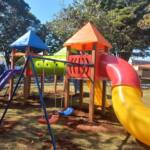 Prefeitura de Santo Antônio da Platina instala novo playground na praça do Conjunto Dr. Jamidas.