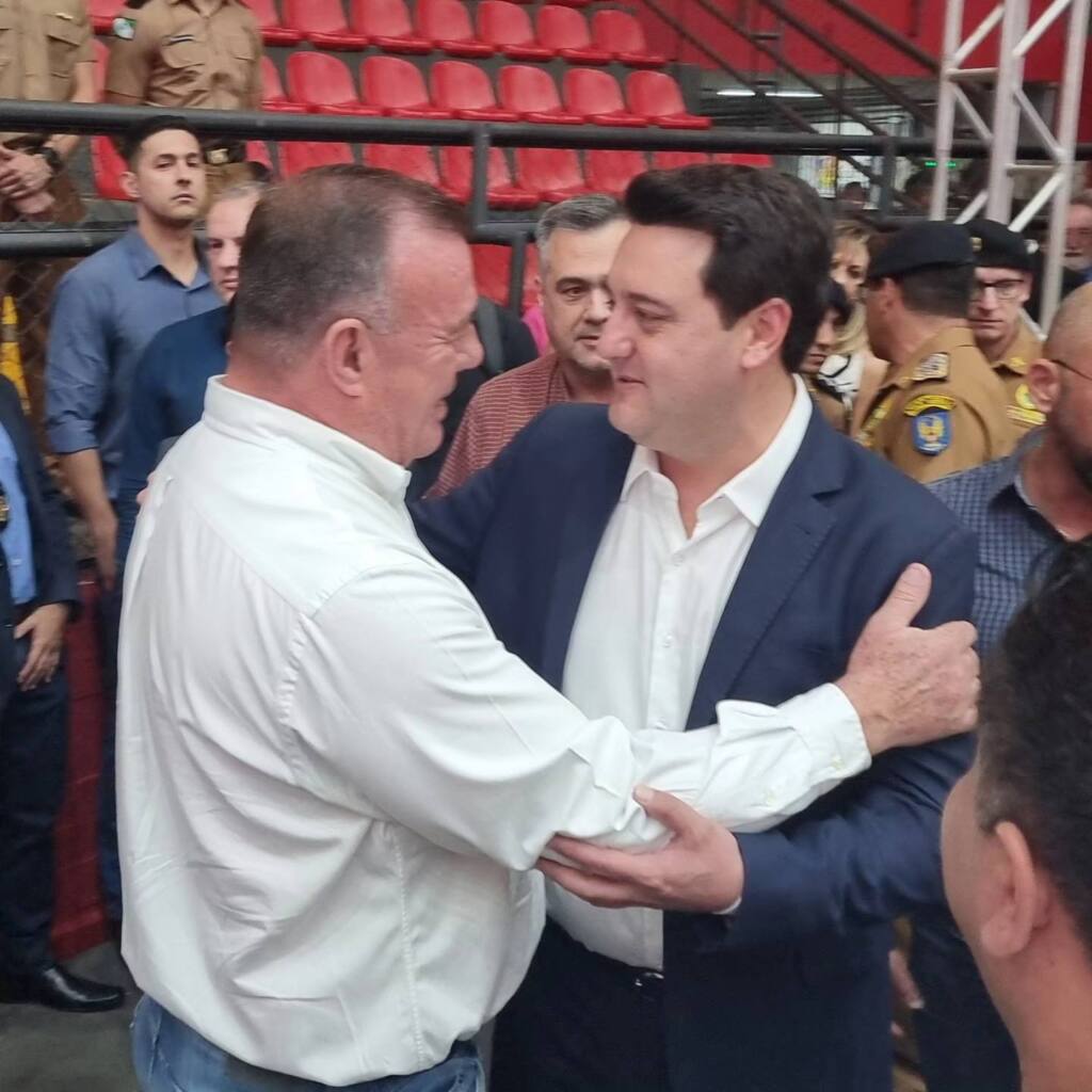 Prefeito Tuti acompanha solenidade de Formatura de novos Policiais Militares ao lado do governador do Paraná Prefeito Tuti acompanha solenidade de Formatura de novos Policiais Militares ao lado do governador do Paraná