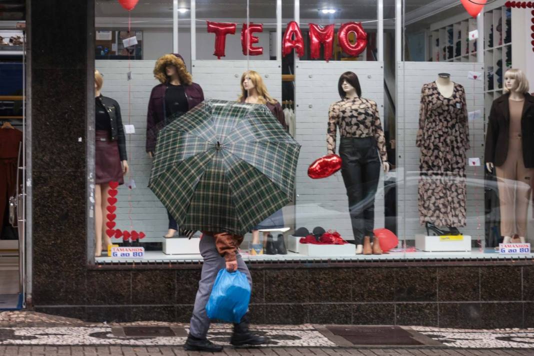 Paraná registra raios e granizo: chuva diminui na sexta, mas ganha força no fim de semana Foto: Geraldo Bubniak/AEN