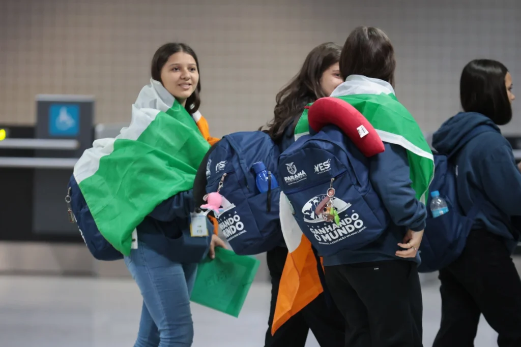 Ganhando o Mundo: 125 alunos embarcam para intercâmbio na Inglaterra e Irlanda Foto: Geraldo Bubniak/AEN