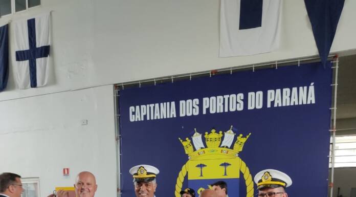 Prefeito Hiroshi Kubo recebe homenagem da Marinha do Brasil