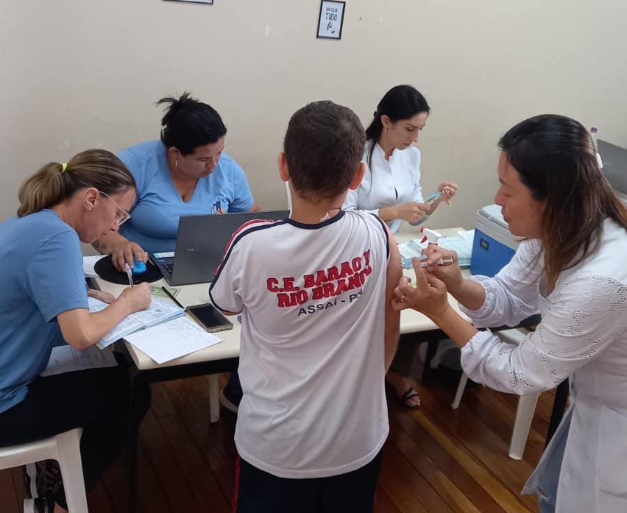 Assaí realiza vacinação contra a dengue nas escolas