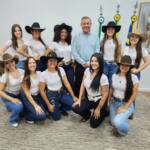 Prefeito Tuti recebe as finalistas do concurso Rainha do Rodeio