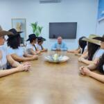 Prefeito Tuti recebe as finalistas do concurso Rainha do Rodeio