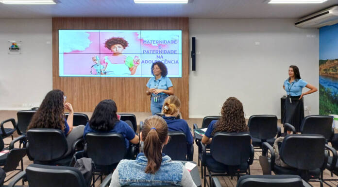 Estagiárias da Itaipu criam projeto de educação para jovens adolescentes