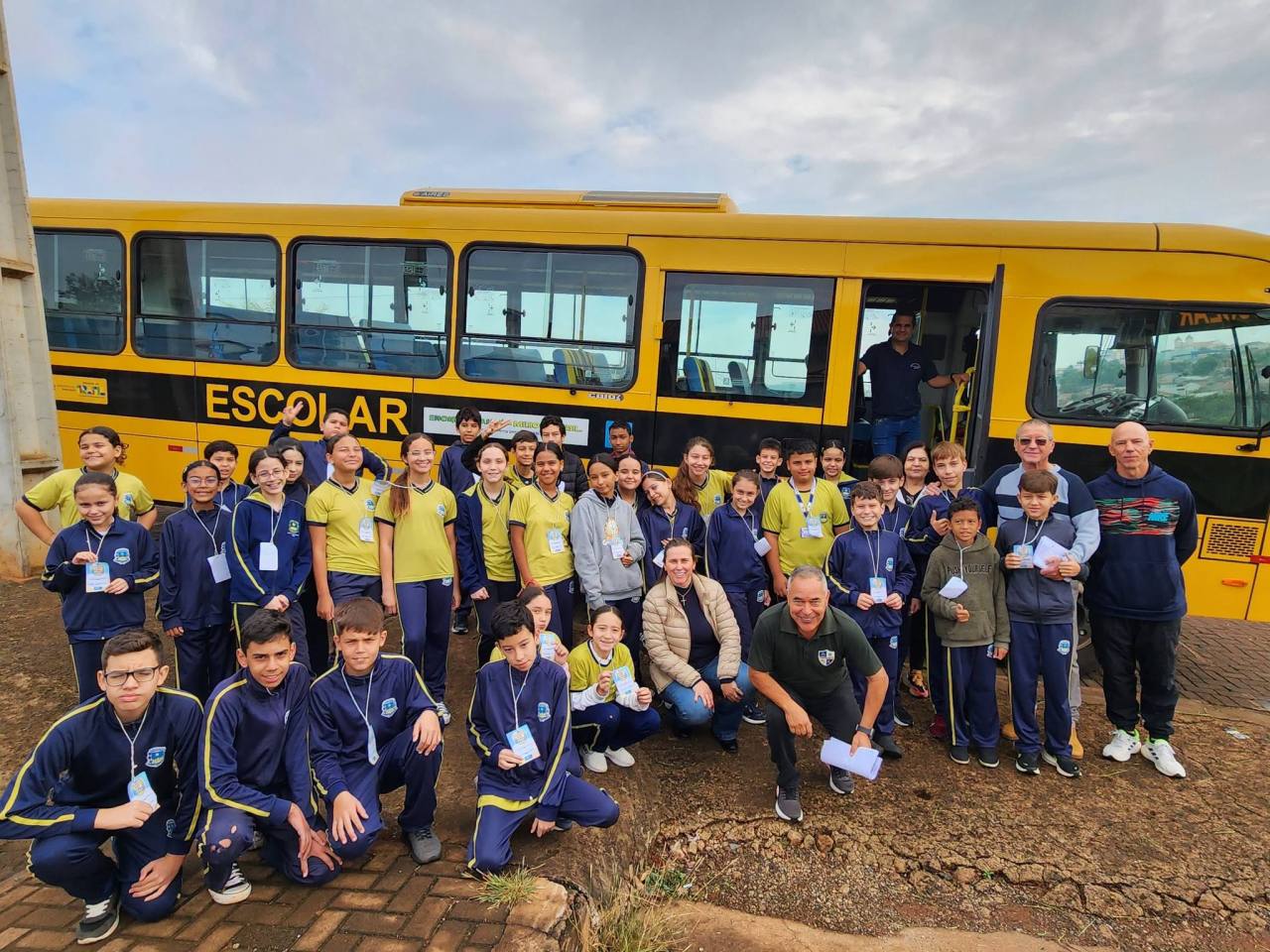 Alunos participam de city tour para conhecer história e espaços de Assaí
