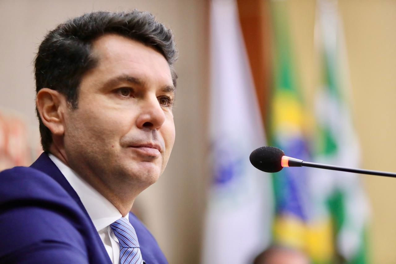 “Alegria e responsabilidade”, diz Curi ao receber Título de Cidadão Honorário de Foz do Iguaçu