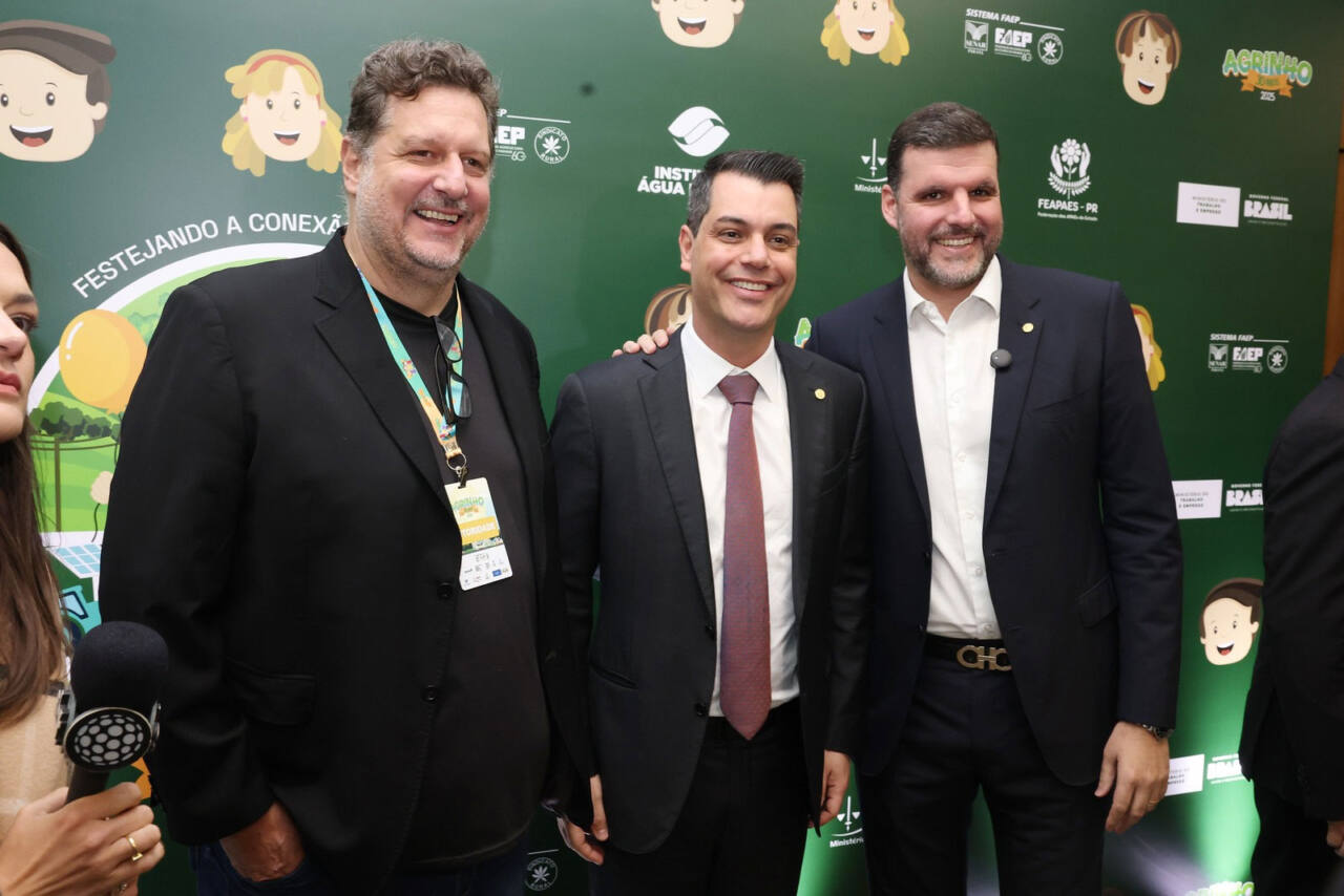 Alunos e docentes de municípios da Amunop foram premiados no Agrinho 2025 da Faep em um grande espetáculo Alunos e docentes de municípios da Amunop foram premiados no Agrinho 2025 da Faep em um grande espetáculo