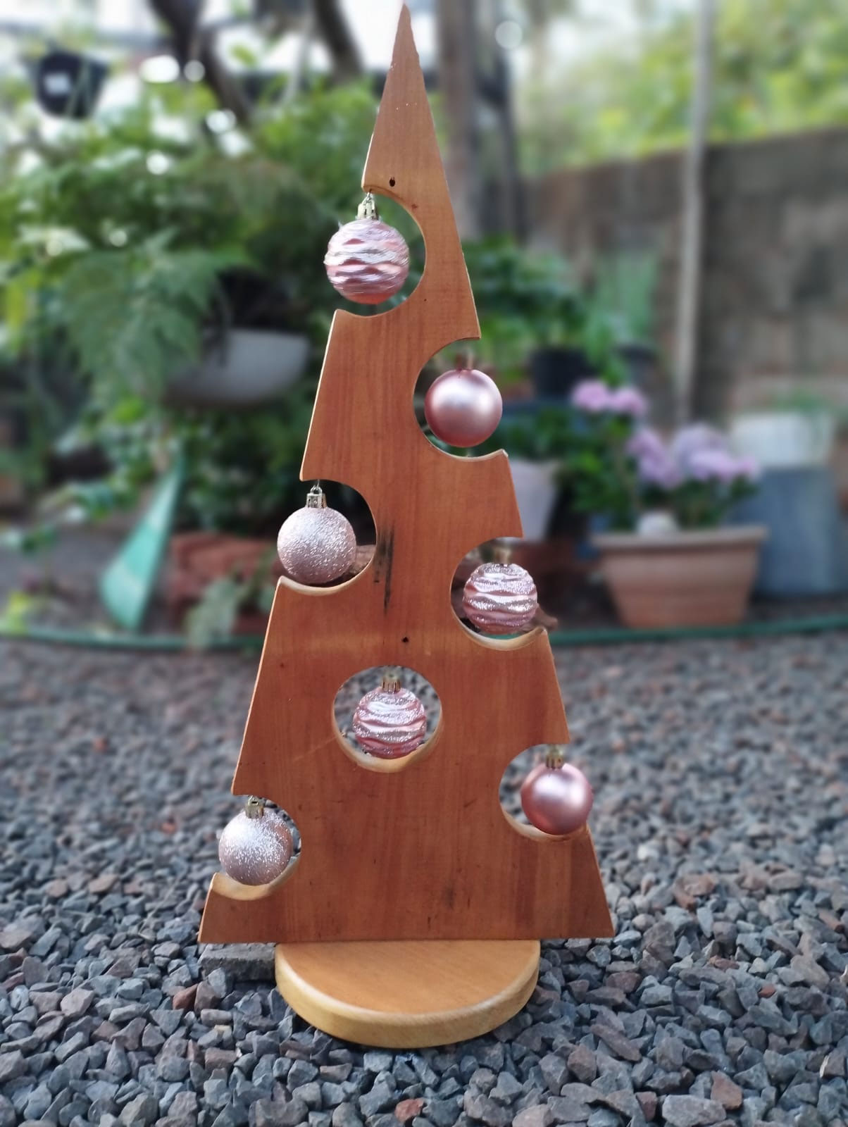 Artesão de Primeiro de Maio Rafael Zanuto mostrando talento e competência Artesão de Primeiro de Maio Rafael Zanuto mostrando talento e competência