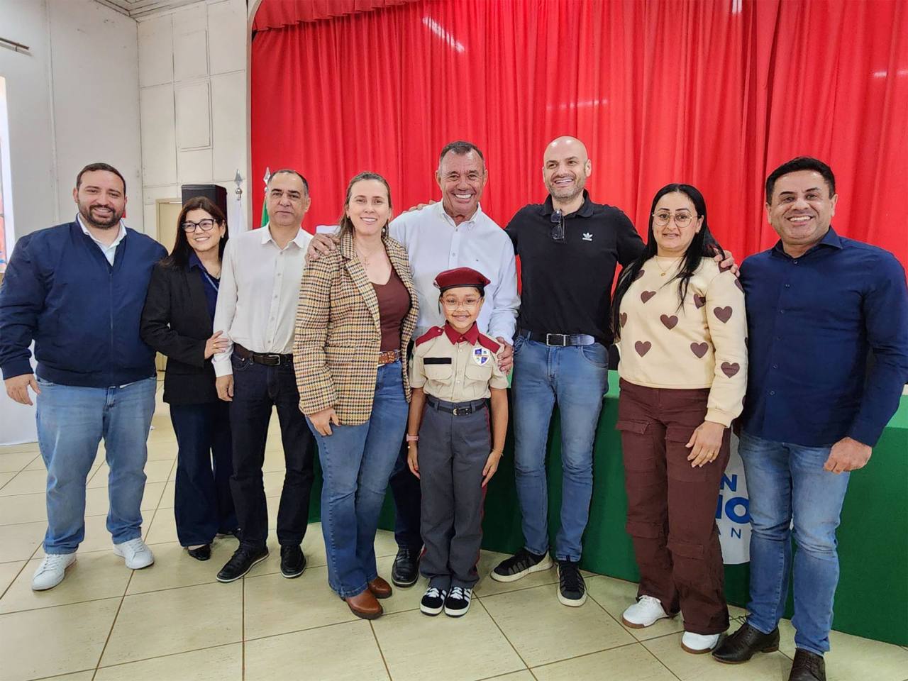 Assaí entrega 290 óculos a estudantes pelo programa Bons Olhos Paraná Assaí entrega 290 óculos a estudantes pelo programa Bons Olhos Paraná