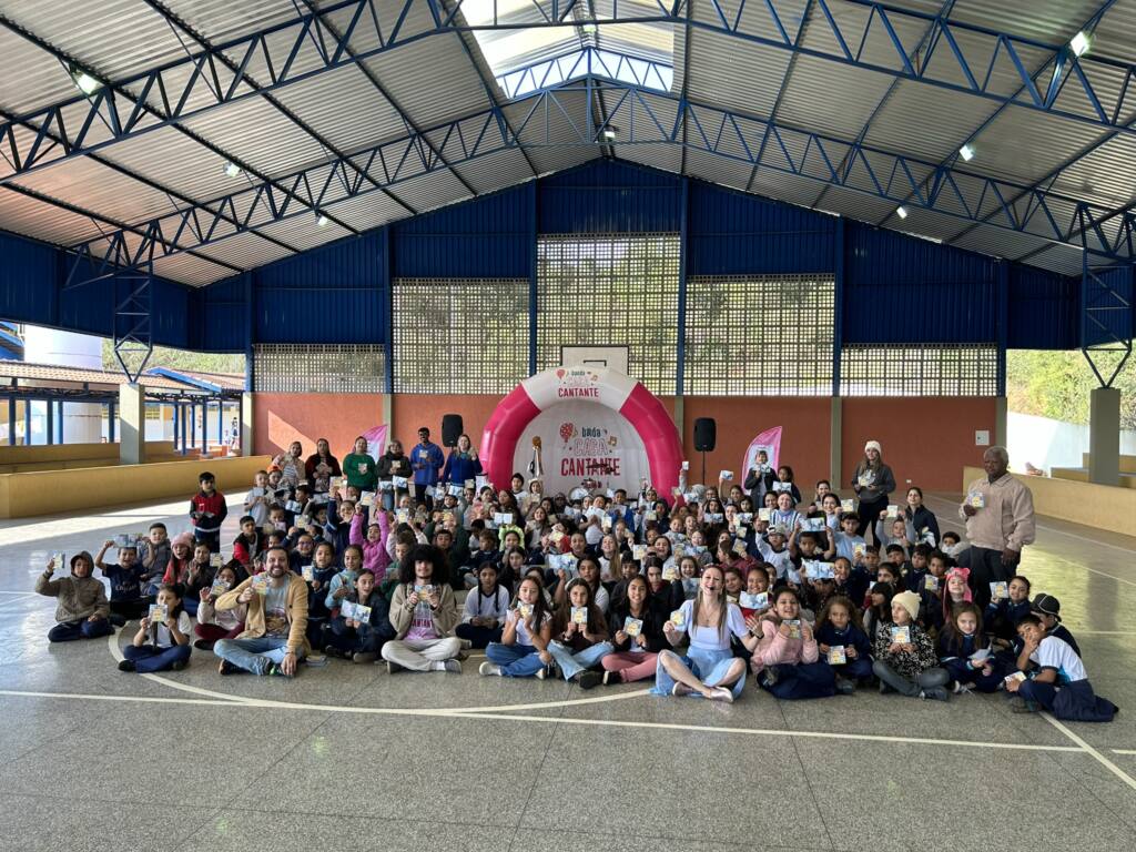 Banda Casa Cantante encanta crianças no Norte Pioneiro