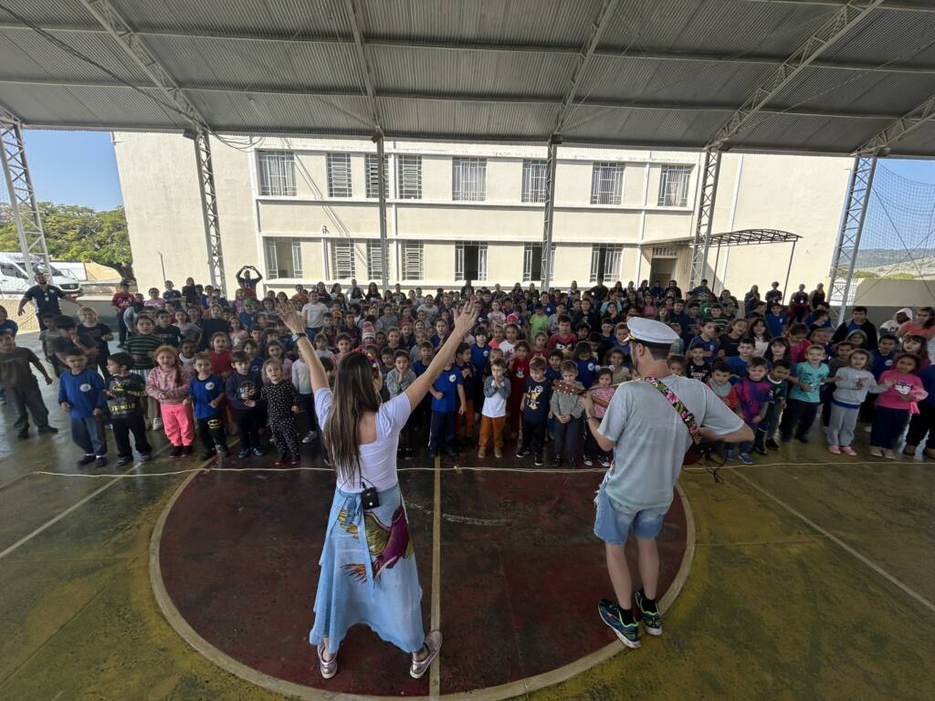 Banda Casa Cantante encanta crianças no Norte Pioneiro