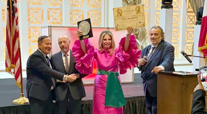 Cida Borghetti recebe Riace Warriors Award nos Estados Unidos