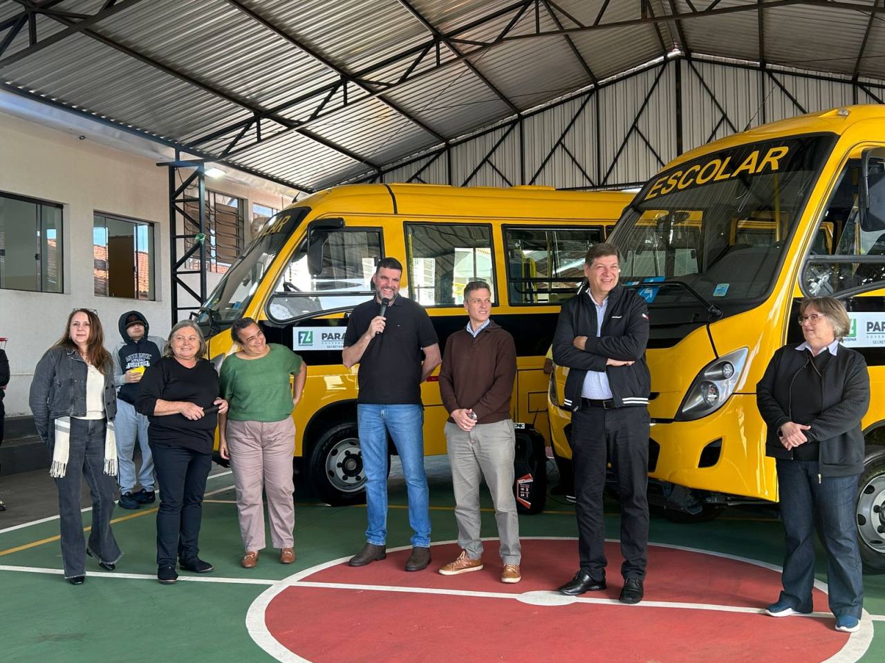 Cornélio Procópio recebe dois ônibus adaptados para transporte de alunos da APAE e Escola Municipal Procopense