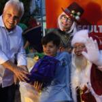 Ônibus da Fantástica Fábrica do Papai Noel encanta crianças no Bairro Jardim das Américas