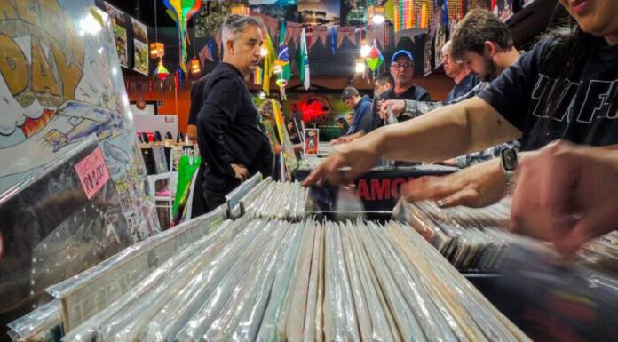 Vendas de vinil no Brasil superam as de CDs e atraem público para feiras especializadas