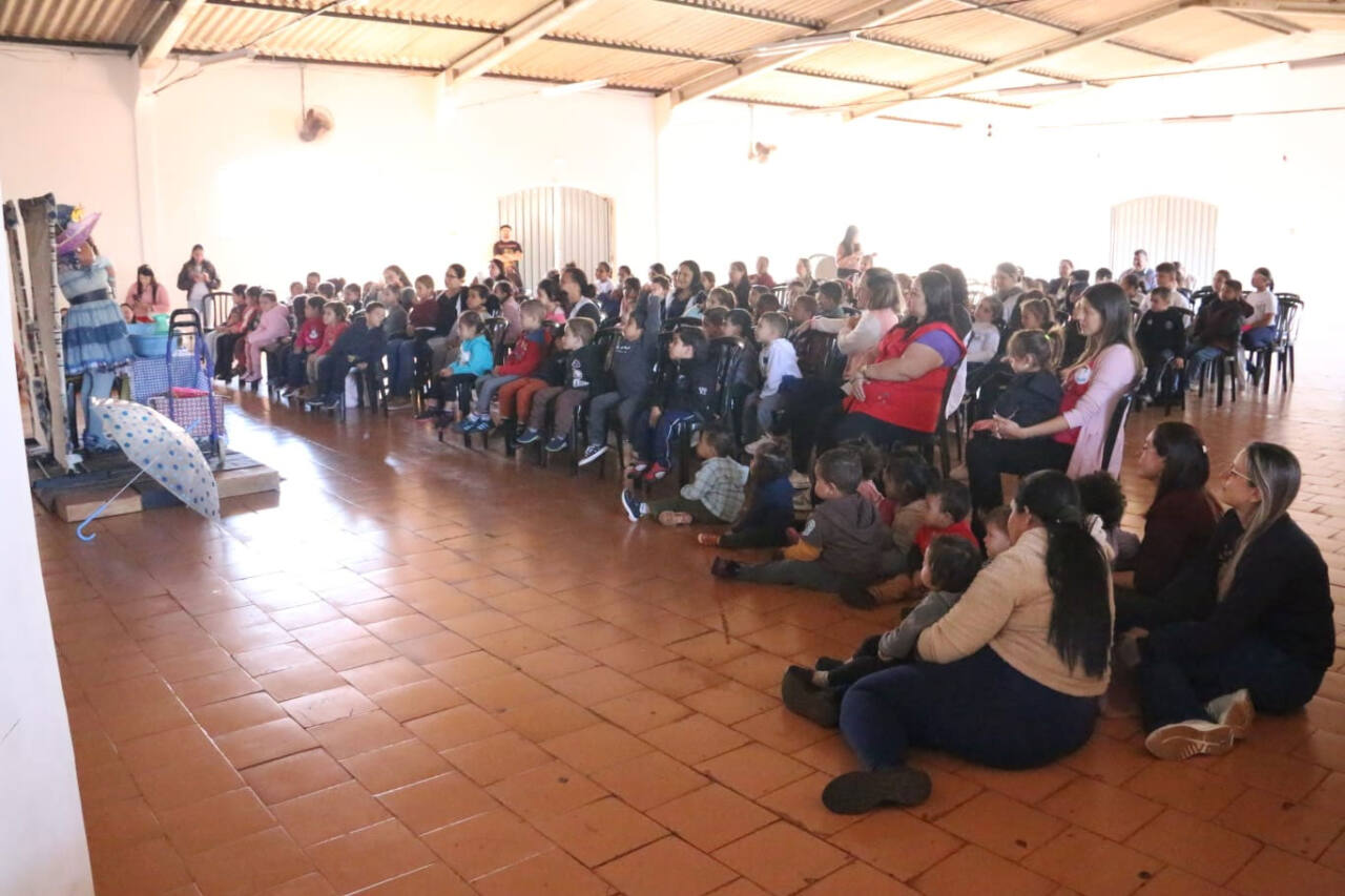 1º Festival de Bonecos faz última apresentação no distrito de Congonhas