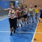 No ritmo do Samba, alunas do projeto “Ginástica no Bairro” participam de aulão de Carnaval: