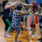 No ritmo do Samba, alunas do projeto “Ginástica no Bairro” participam de aulão de Carnaval: