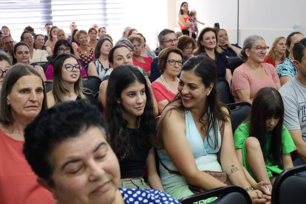 Prefeito Celso Góes homenageia servidores municipais aposentados