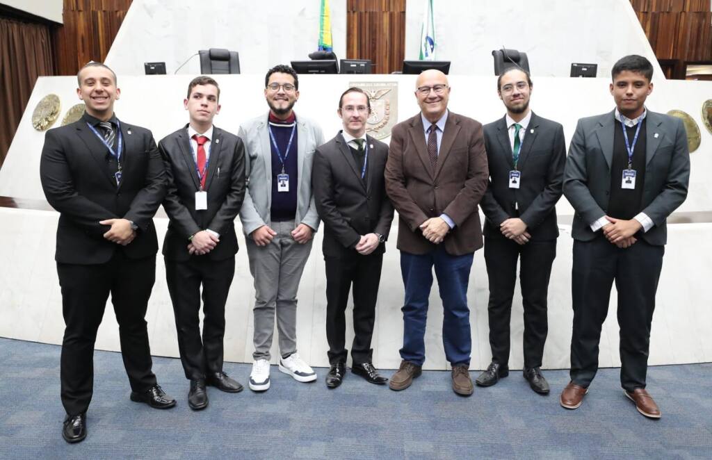 Romanelli explica peças orçamentárias aos estudantes universitários