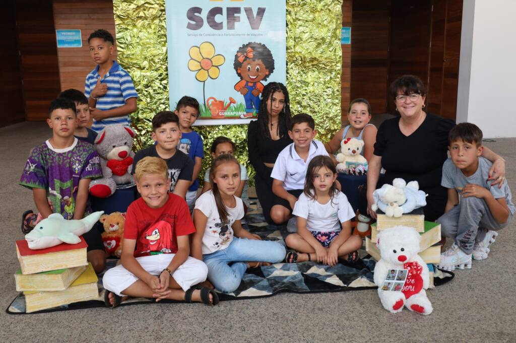 Crianças e adolescentes do Serviço de Convivência e Fortalecimento de Vínculos se apresentam no Teatro Municipal