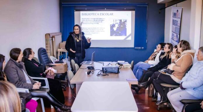 Professores e estudantes de Curiúva recebem atividades para estimular a leitura