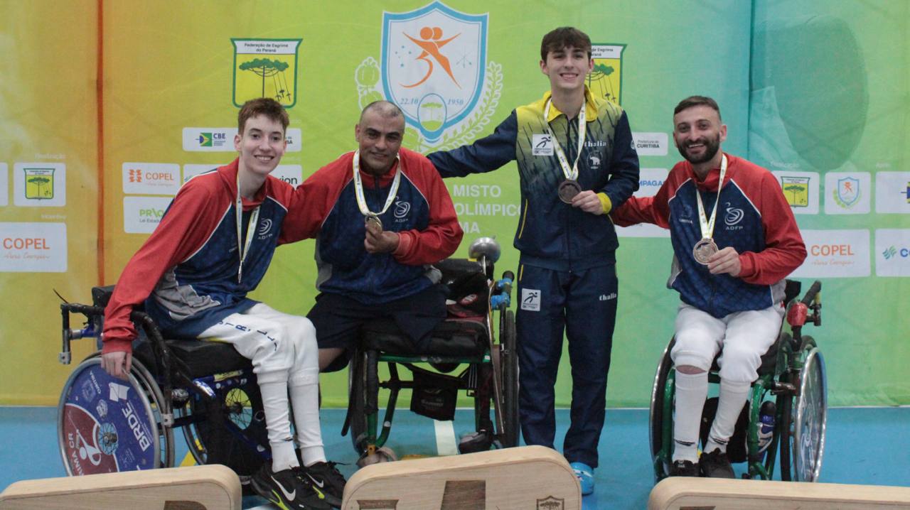 Torneio de esgrima reúne atletas olímpicos e paralímpicos em Curitiba