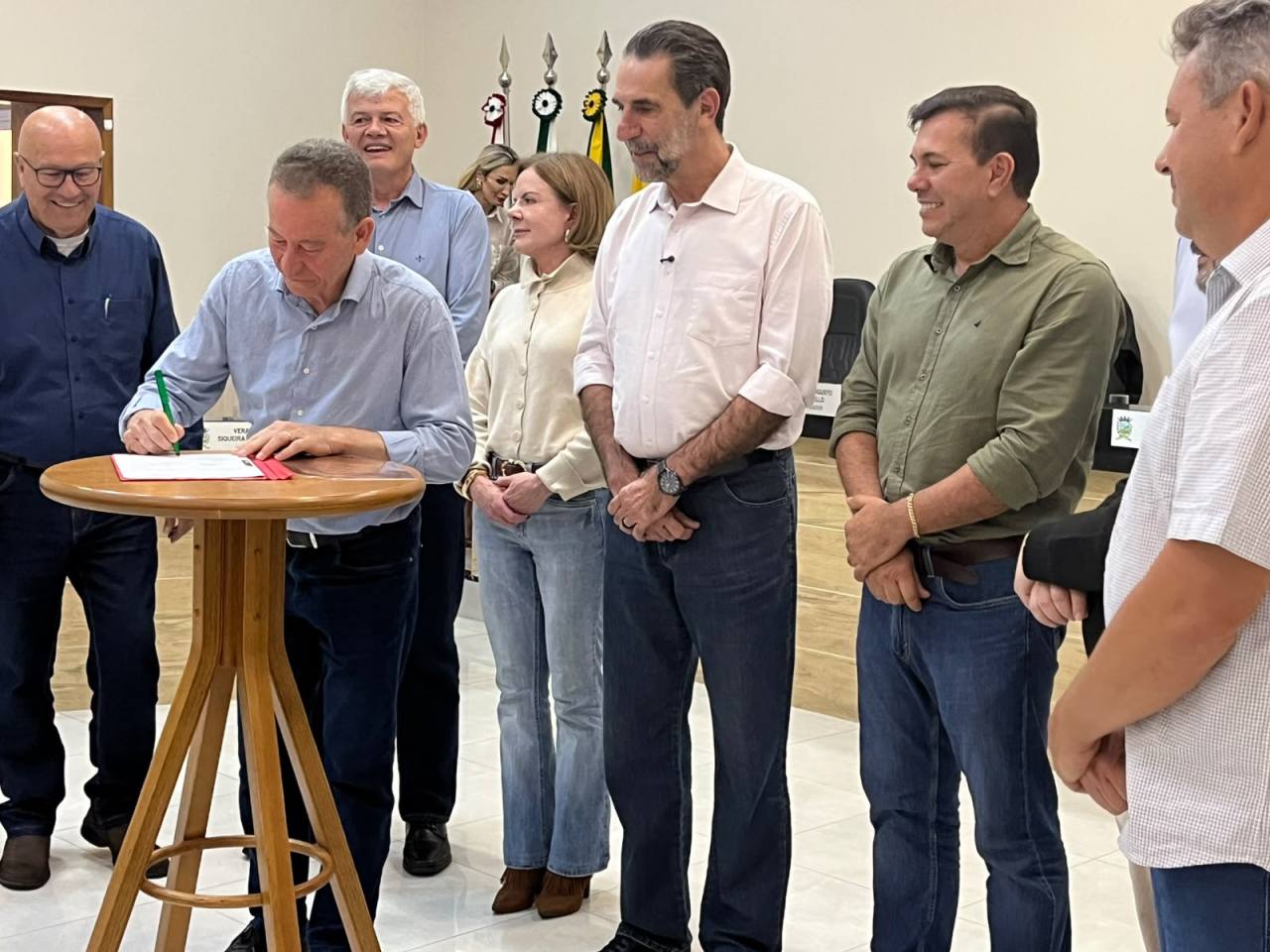 Itaipu firma convênio com municípios da Amunop e Amunorpi e libera caminhão e equipamentos para coleta de resíduos