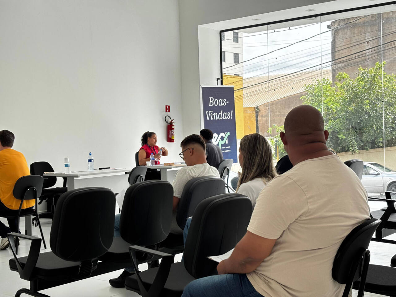 Mutirão de Empregos da EPR atrai cerca de 80 candidatos em Jacarezinho