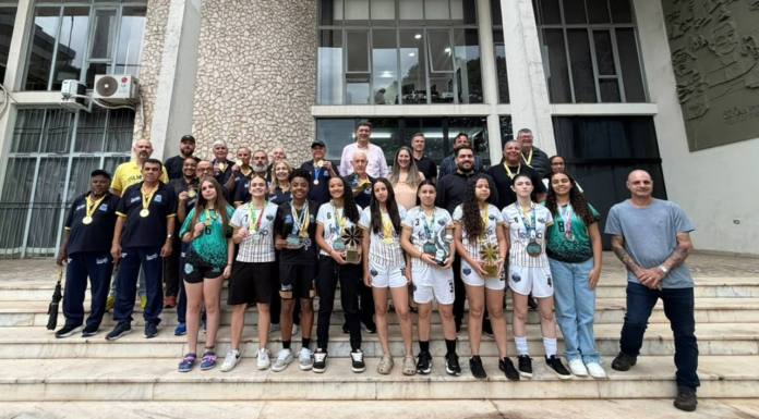 Prefeito Raphael Sampaio recebe equipes campeãs dos Jogos da Juventude e dos Jogos da Integração dos Idosos